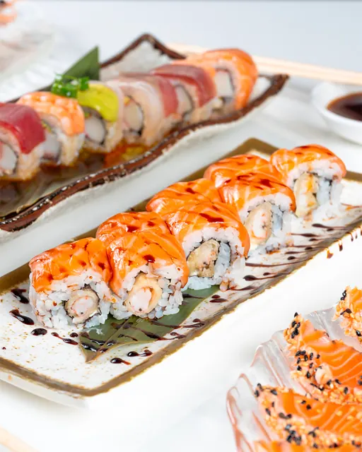 Uramaki al salmone e tonno